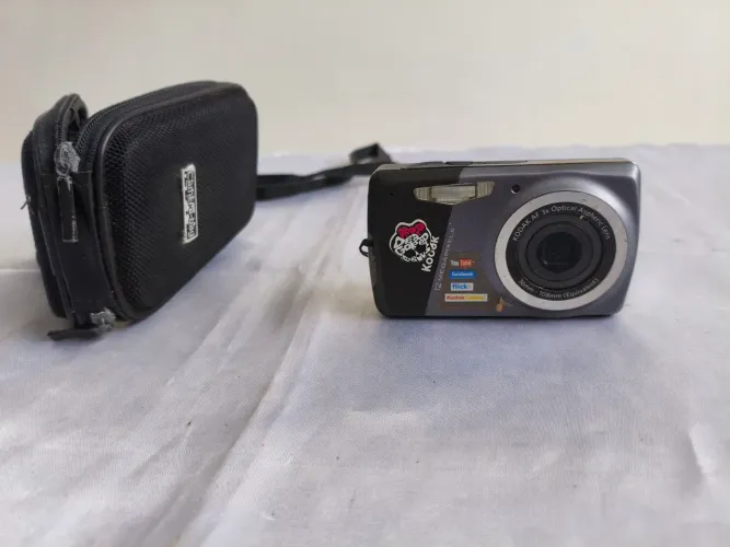 Câmera fotográfica Kodak.