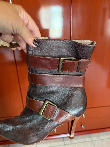 Bota em couro 