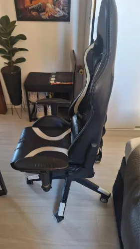 Cadeira gamer Moobx usada, em bom estado.