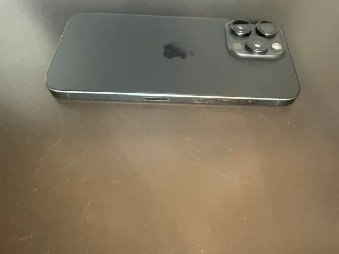 Vendo iPhone 15 pro max usado 256 GB