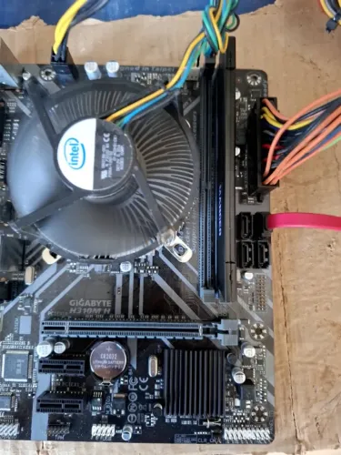 Kit Intel Pentium G5400 3.70GHz + Placa mãe Gigabyte H310M H + 8GB de memória ram gamer