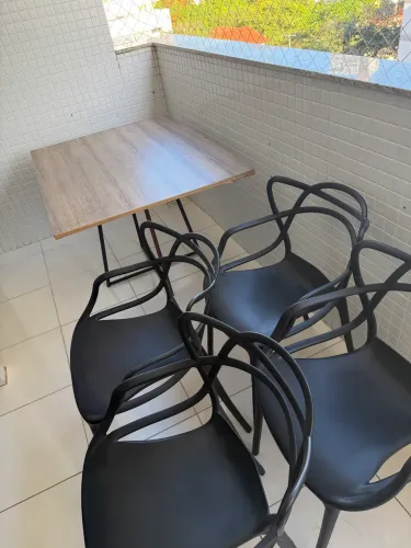 Mesa de Jantar 4 Lugares + 4 Cadeiras Pretas