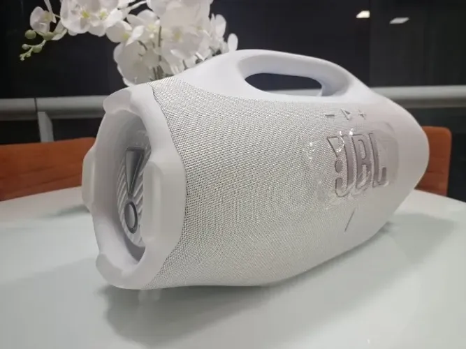 JBL Bombox 4 Branca a Linda