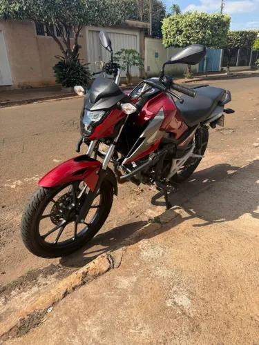 TITAN CG 160 único dono,moto sem nada pra fazer só pegar e andar
