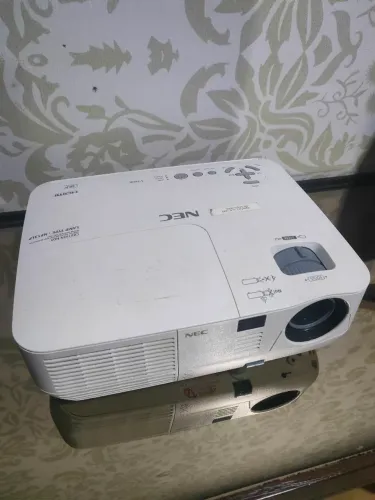 Projetor NEC V260R