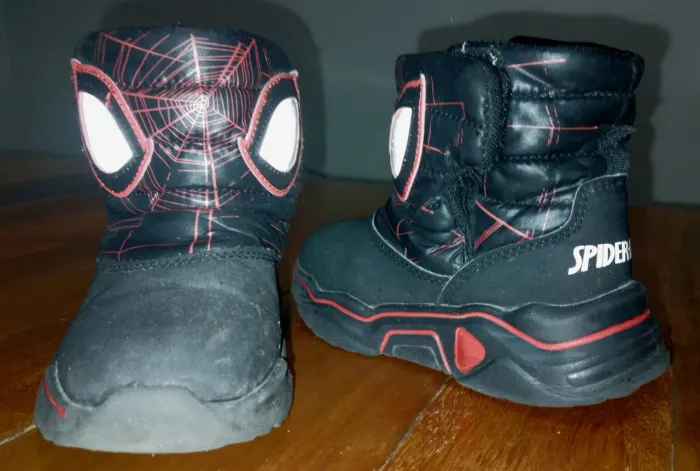 Bota de Neve Infantil Spider-Man/ Miles Morales/ Usada - Ótimo Estado/ Numeração - 26/ 27