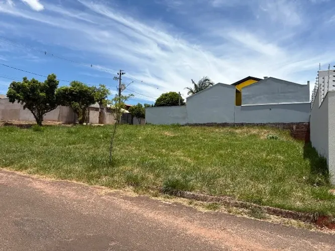 Terreno de esquina, excelente localização 
