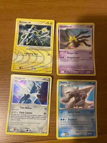 Pokémon TCG cartas Arceus, Giratina, Dialga e Palkia