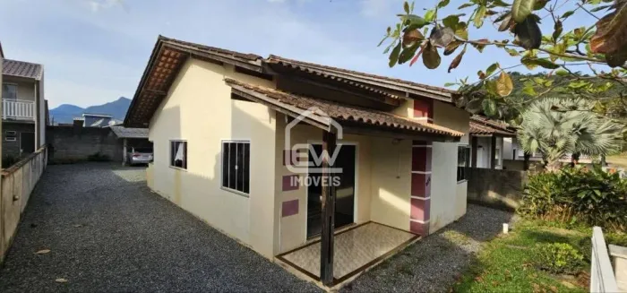 Casa com 95m² em Schroeder, SC