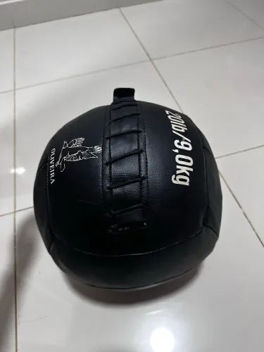 Bola de Wall Ball usada de 20 lb (9,0 kg)