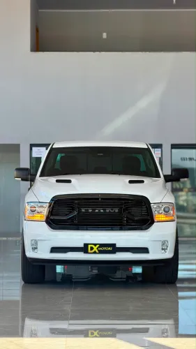 Ram Classic Laramie Night Edition 5.7 V8 16V Gasolina 4X4 Aut. 2022