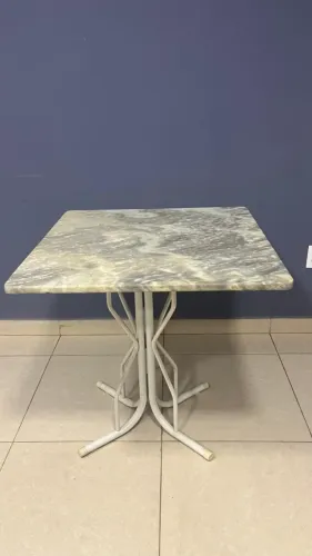 Mesa Jantar Tampo Granito, 0,75 X 0,75, em bom estado