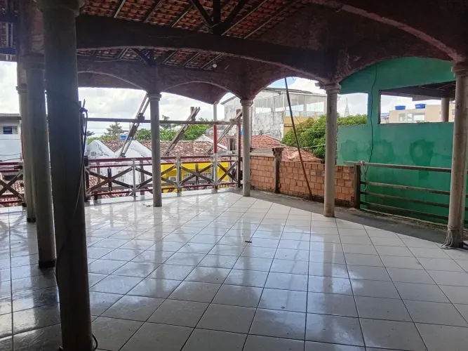 Amplo Casarão de 3 Pavimentos na Vila Martins Próximo ao Portal da Amazônia