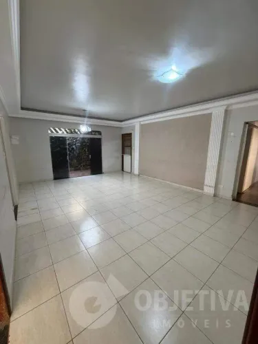 Casa à venda, 6 quartos, 2 suítes, 2 vagas, SANTA MONICA - UBERLANDIA/MG