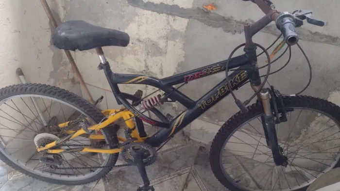 VENDO BARATO TOP BIKE FS POR APENAS 150 REAIS PEGAR E ANDAR