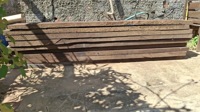 Vende-se tábuas de jatoba 2 ,20 de tamanho preço a combinar.