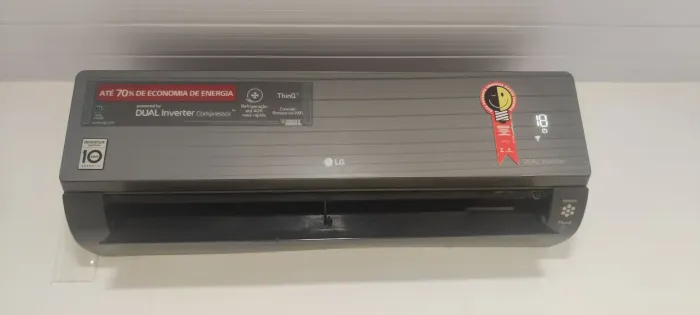 Ar Condicionado Hi Wall Inverter LG Dual Voice Artcool 12.000 Btus Quente e Frio