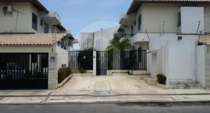 Casa em Condomínio na Coroa do Meio com 4 Quartos e Excelente Posição Solar