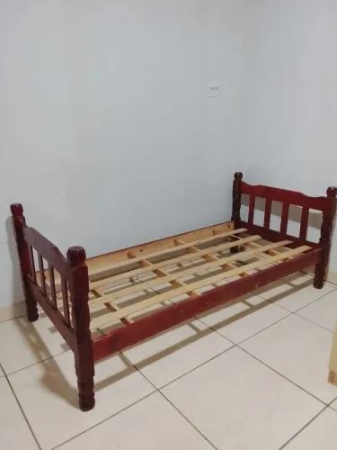 Cama solteiro madeira maciça USADA ENTREGA dentro de Uberlândia MG