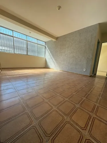 Apto Terreo com 90m2, 2qtos, salão, garagem coberta: R$ 1.000,00