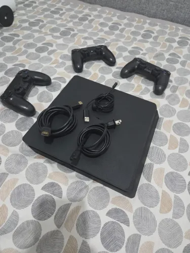 PlayStation 4 PS4 Completo + 3 Controles (1 Original + 2 Compatíveis)