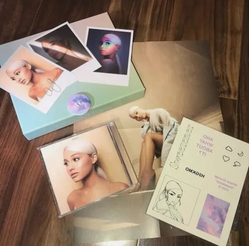Ariana Grande Sweetener Fan Box 