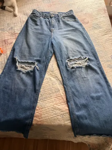Calça Jeans com rasgo Widi Leg