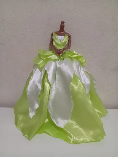 Vestido de boneca da princesa e o sapo
