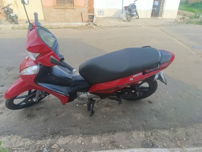 Vende-se biz 125 2016 em dias só no ponto de transferência 