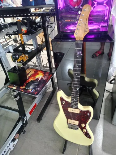 Vendo guitarra jaguar tagima com captação p 90