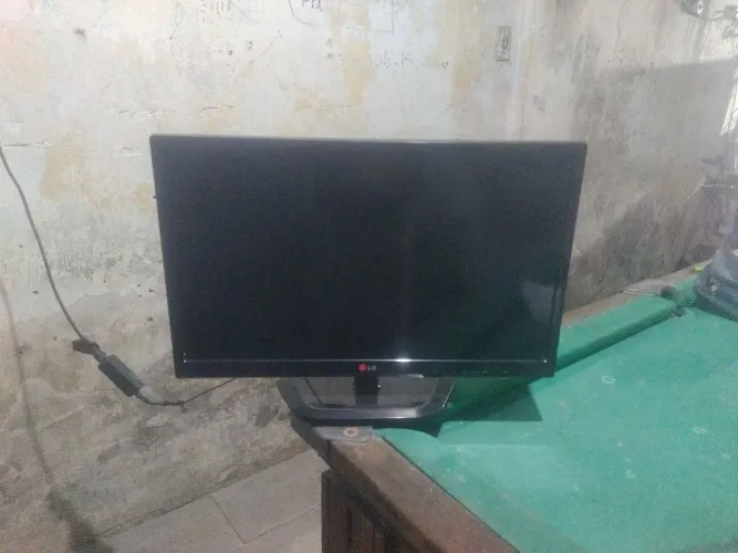 Tv monitor LG 24 polegadas com defeito liga mais não dá vedeo