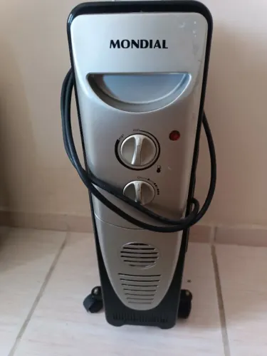 Aquecedor a Óleo Mondial A-06 portátil com potência de 1500W