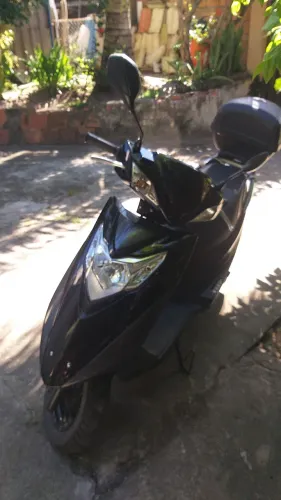 Moto de garagem pouco usada. Toda original. IPVA pago sem multa e restrições.