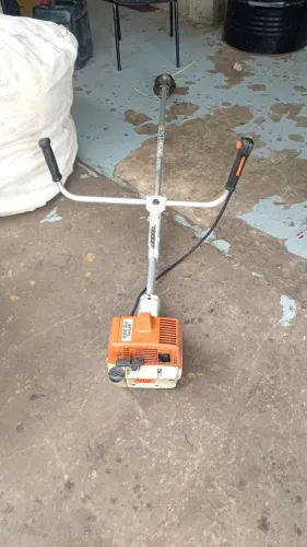 Roçadeira sthil ms220