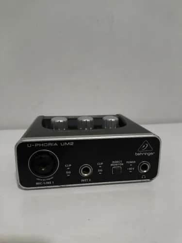 BEHRINGER U-PHORIA UM2