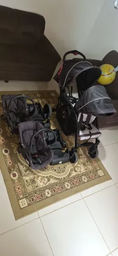 Combo carrinho bebe gêmeos + bebe conforto + Chiqueirinho 
