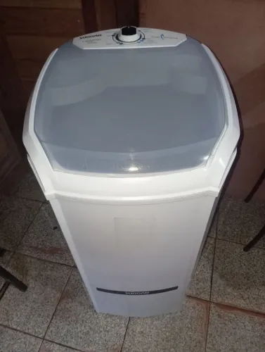 Vendo essa máquina Suggar de 10 kilos tá semi nova 