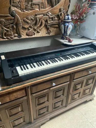Piano Digital inteligente KR 650MIDI rar 3.000pra vender rápido