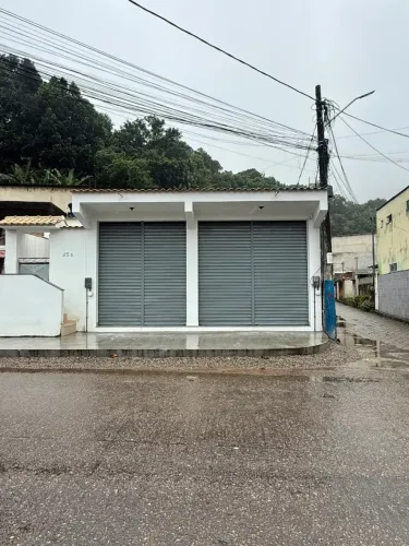MRImóveis aluga ótima loja na Nova Mangaratiba em Mangaratiba, RJ.