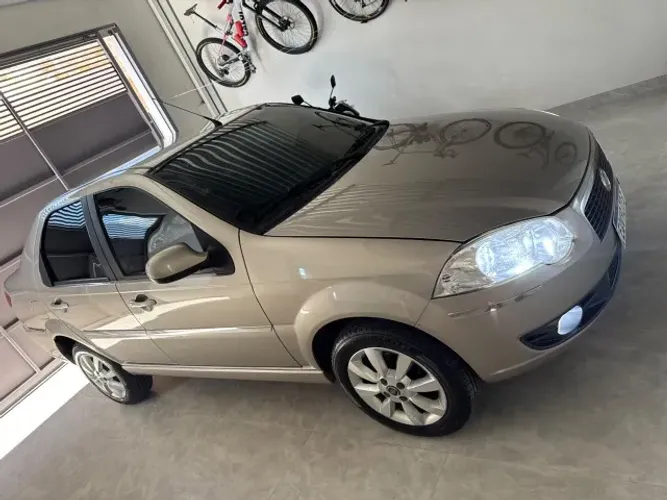 Fiat Siena Essence 1.6 Flex 16V 4P 2011