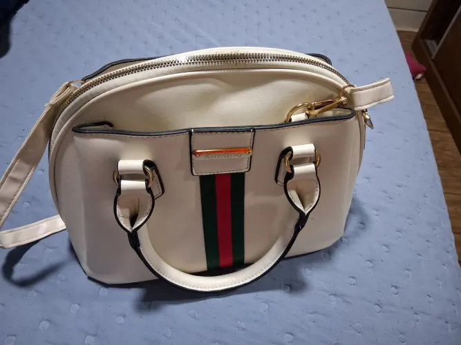 Bolsa branca kimtino nova com alças laterais e de mãos de mtas divisórias de tamanho M. 