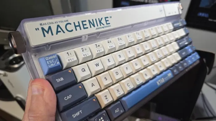 Teclado mecânico Machenike KT68 bluetooth, estilo typewriter com switches vermelhos e RGB