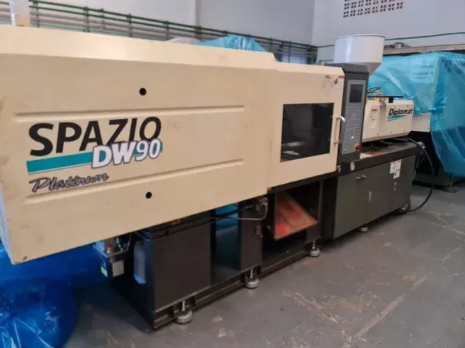 Injetora de Plástico Diplomat 90t modelo DW-90 Platinum