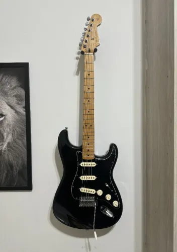 Fender Stratocaster Mexicana [Black Strat] - Excelente estado + Documentação Original