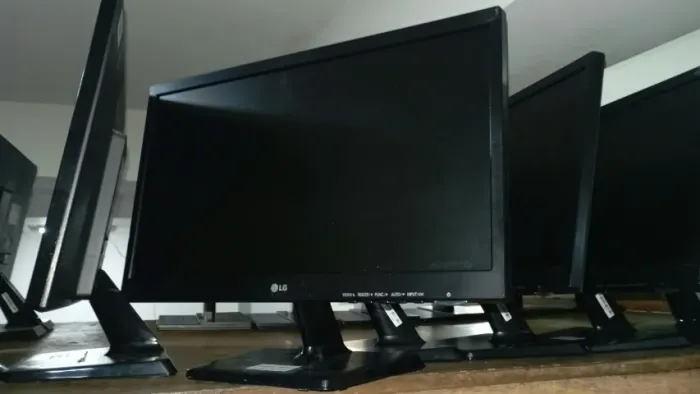 Monitores de 20 e 18,5 polegadas , OAC , Acer e LG