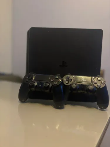 PlayStation 4 SLIM 500GB + 2 controles