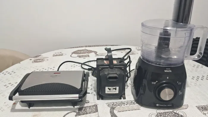 Transformador 220/110V + Sanduicheira grill Britânia 110V + Processador walita 110V