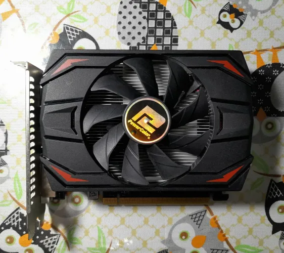Placa de vídeo AMD Radeon RX 550 4GB GDDR5 Powercolor