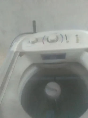 Vendo máquina de lavar 15kg  eletrolux pra retirar peça .