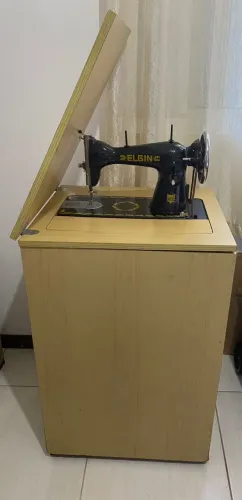 Maquina de costura Elgin